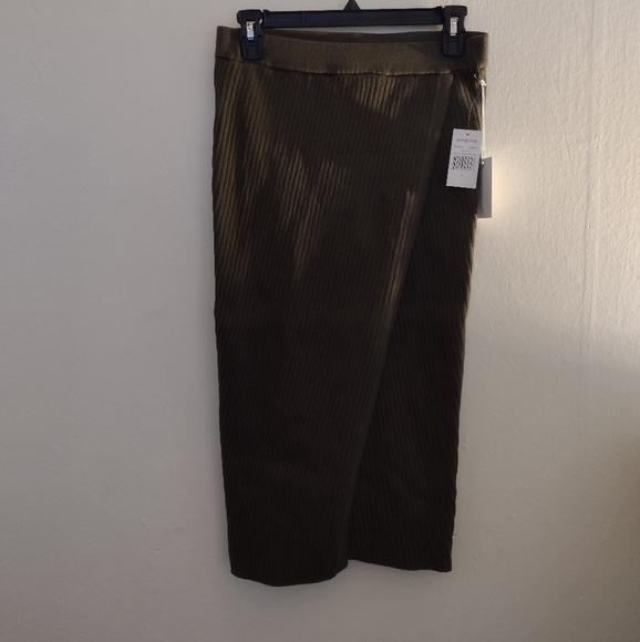 Good American Ribbed Front Slit Body Con Midi Skirt in Sage Size L NWOT - Picture 4 of 11